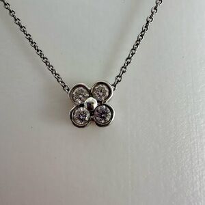 💗 Tiffany& CO. Platinum 950 with 4 Diamond flower motif necklace 16 inch
